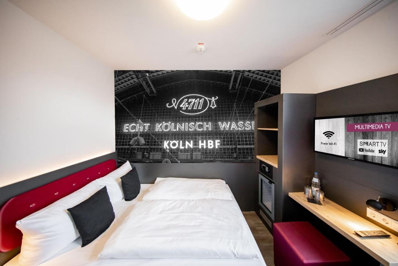 สมาร์ทตี้ โคโลญ โดม โฮเทล - บอร์ดดิ้งเฮาส์ Hotel ภายนอก รูปภาพ