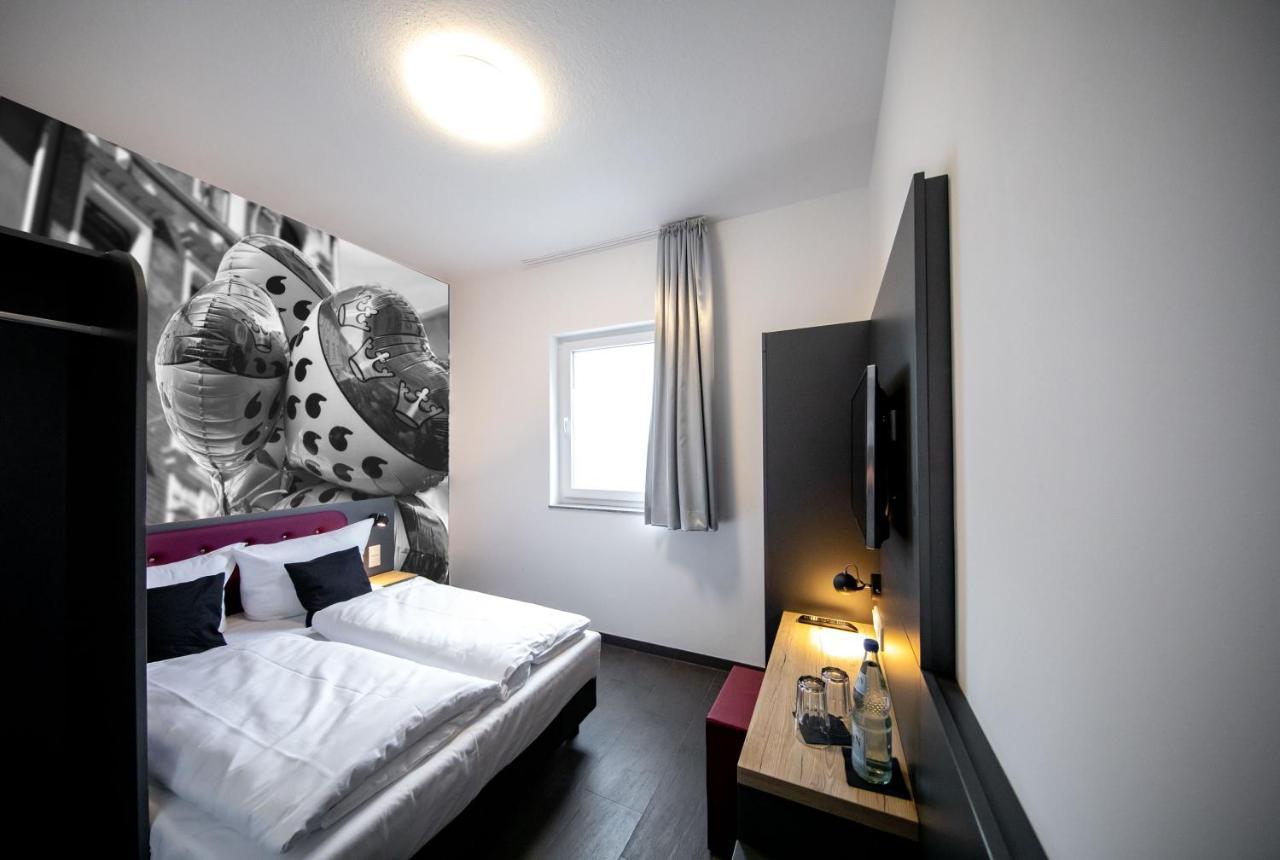สมาร์ทตี้ โคโลญ โดม โฮเทล - บอร์ดดิ้งเฮาส์ Hotel ภายนอก รูปภาพ