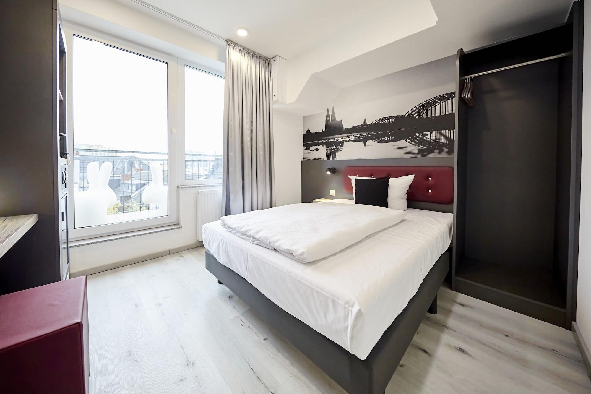 สมาร์ทตี้ โคโลญ โดม โฮเทล - บอร์ดดิ้งเฮาส์ Hotel ภายนอก รูปภาพ