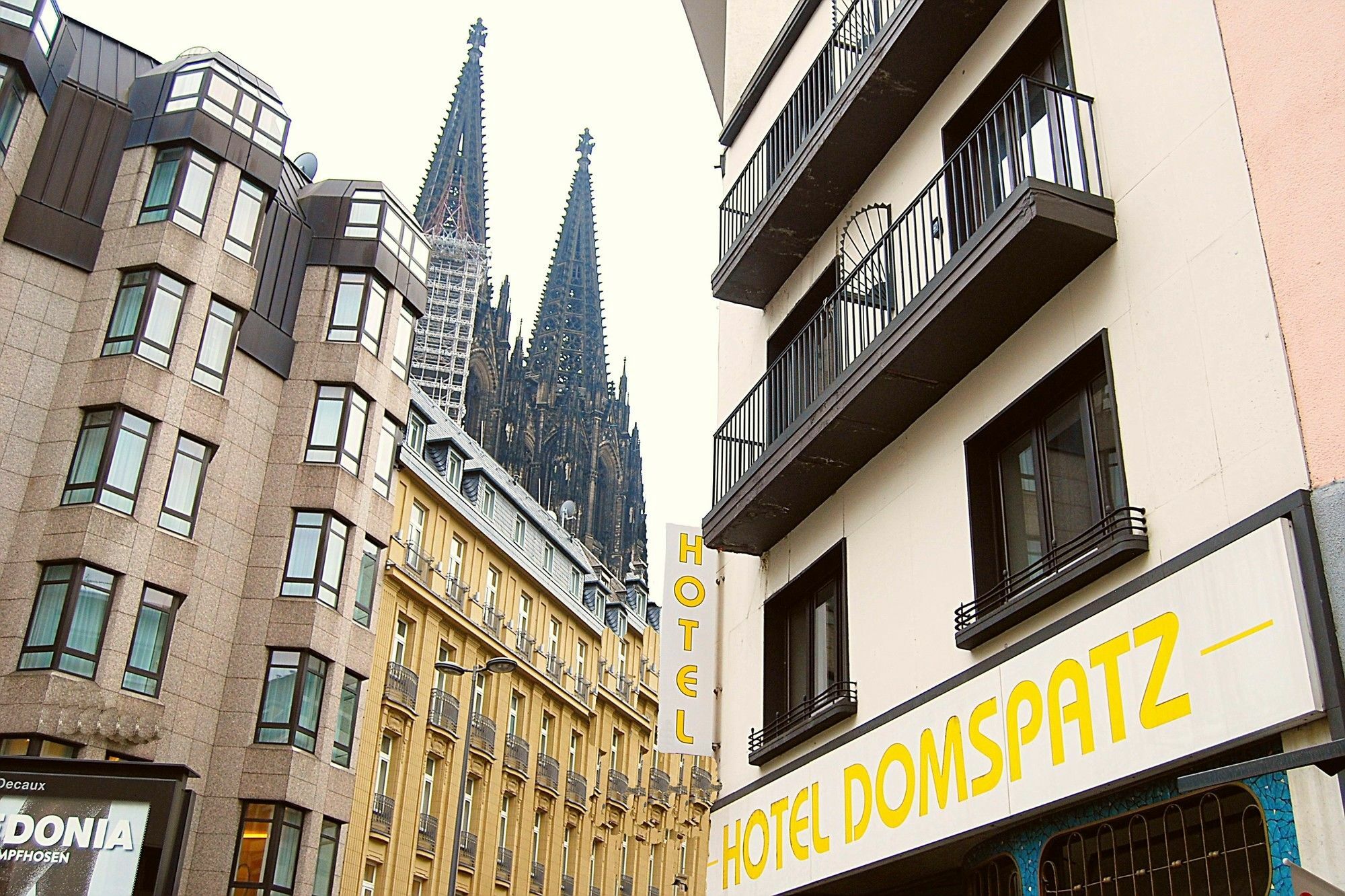 สมาร์ทตี้ โคโลญ โดม โฮเทล - บอร์ดดิ้งเฮาส์ Hotel ภายนอก รูปภาพ